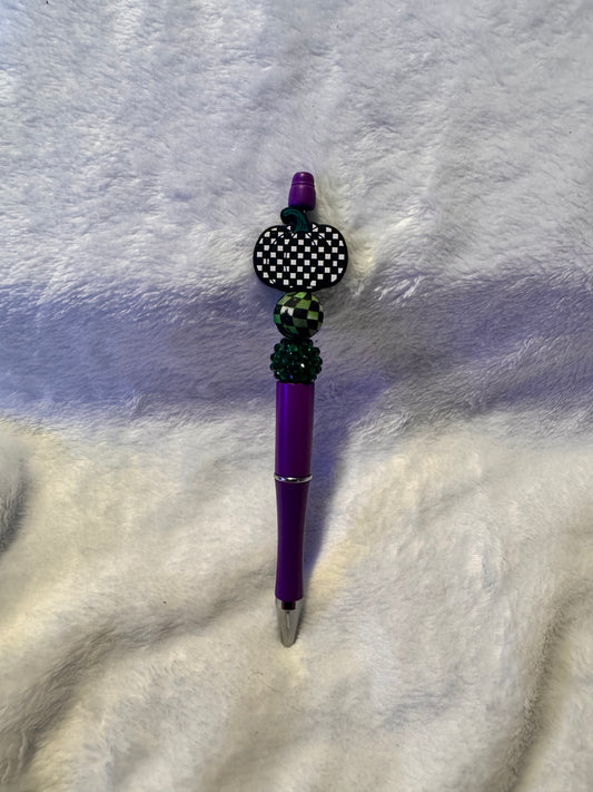 Checkered pumpkin pen